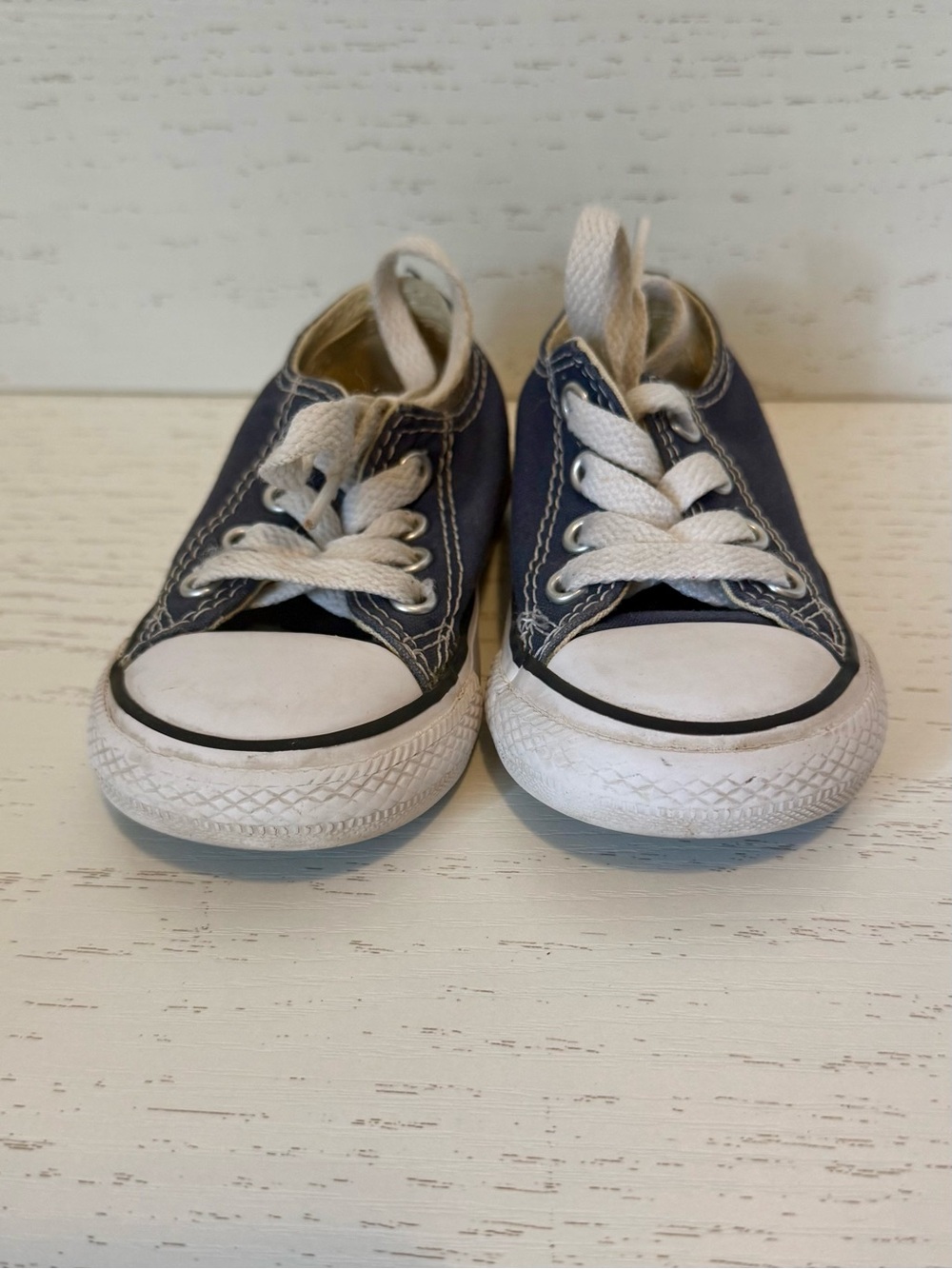 Converse Kids Low Top Sneakers in Navy and White size 5 baby